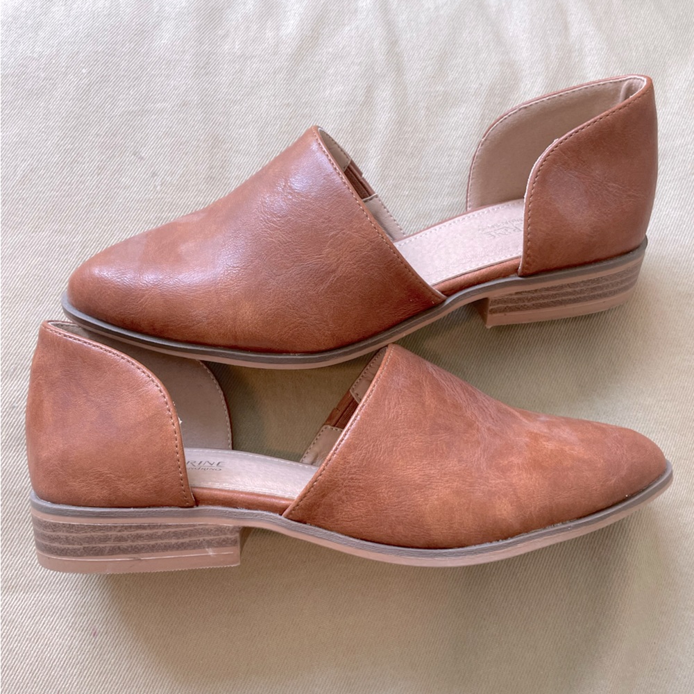 Catherine Malandrino tan flat. Size 6 Brand new; never worn!
